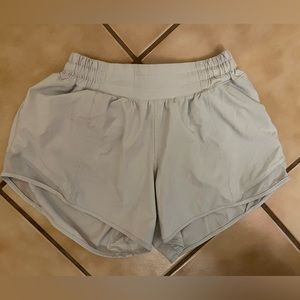 lululemon Hotty Hot Low-Rise Lined Short 2.5"